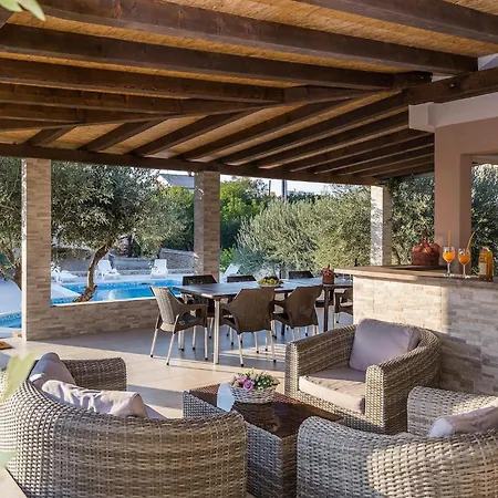 Zlatni Dvori Holiday home *
